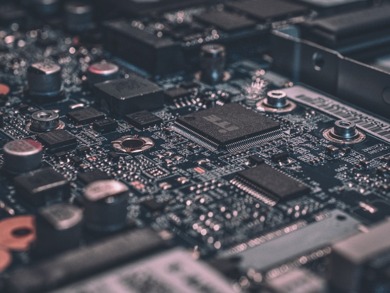 photo-1518770660439-4636190af475